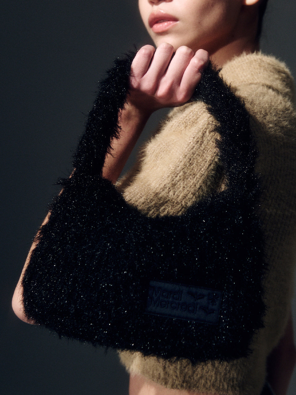 FLUFFY PANINI_BLACK