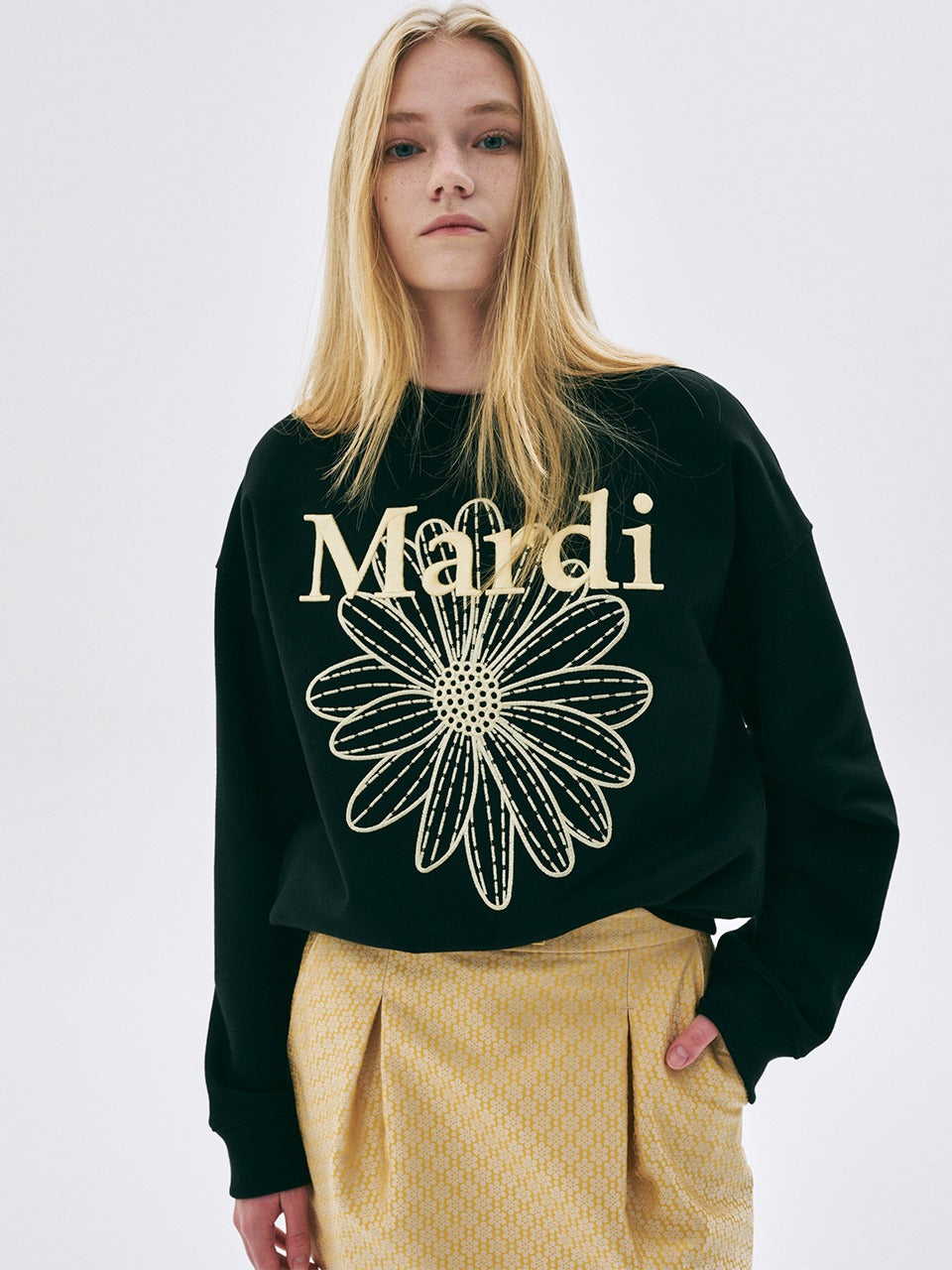 SWEATSHIRT FLOWERMARDI NEEDLEWORK_BLACK LEMON